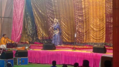 Jhansi: Chants of "Jai Damodar" and "Jai Yashoda Nandan" resound