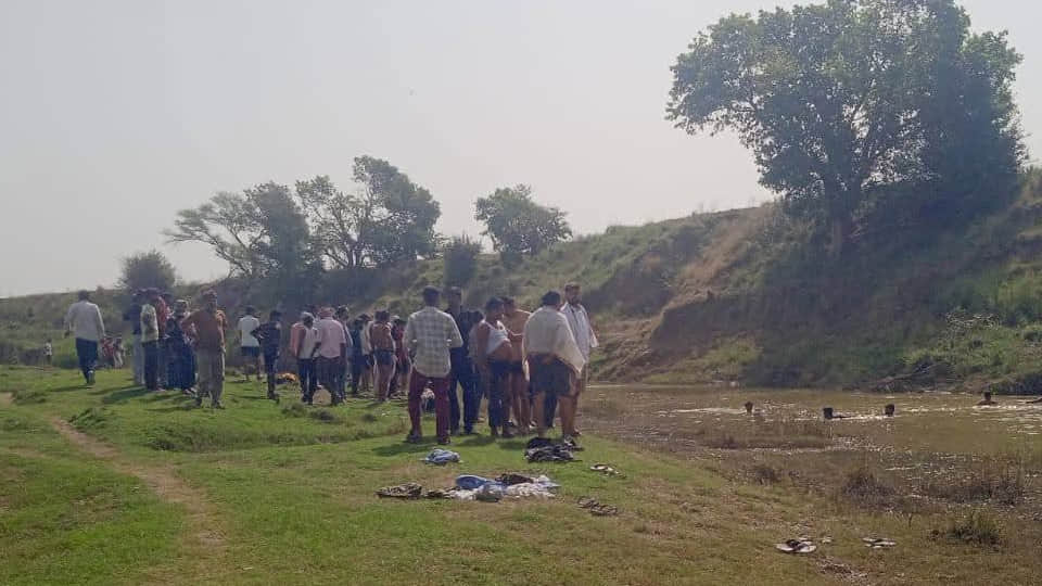 Banda: Three children, including a brother-sister duo, die after drowning in the Chandraval River