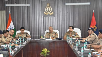 DGP in Varanasi Police must strictly enforce no-touch policy at Kashi Vishwanath Temple and Ganga ghats