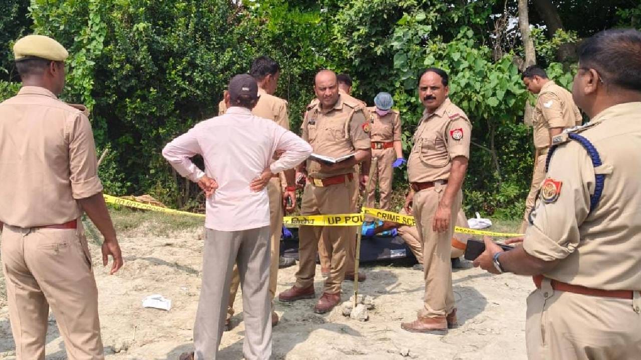 पुलिस मामले की जांच करती हुई।