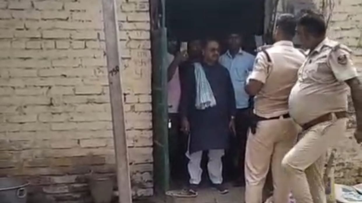 JDU ex MLA Gopal Mandal Asks Policeman Have You Come After Smoking Ganja Don't You Recognize Me Bihar news