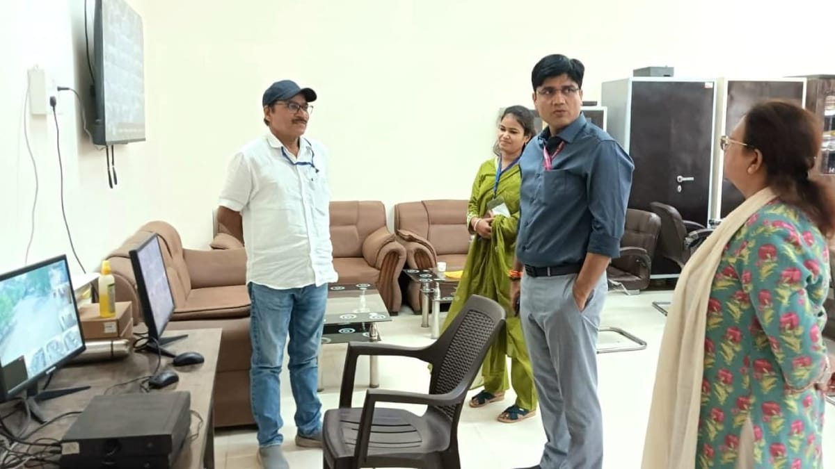 Jhansi: जीआईसी लेक्चर परीक्षा में 69.26 फीसदी गैरहाजिर, 3139 परीक्षार्थी रहे उपस्थित