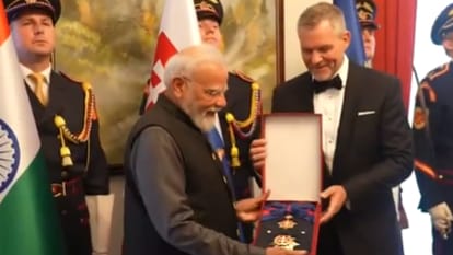 पीएम मोदी को मिला स्लोवाकिया का सर्वोच्च सम्मान, द ऑर्डर ऑफ द व्हाइट डबल क्रॉस से नवाजे गए - Pm Modi Receives Slovakia S Highest Honor Conferred With Order Of The White
