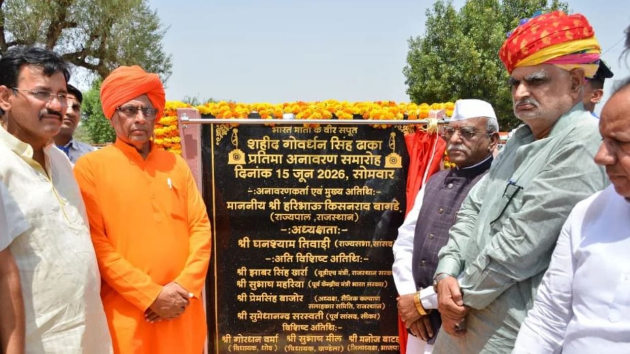 Sikar News: Governor unveils Shaheed Govardhan Singh Dhaka’s statue, pays tribute, honours war widows