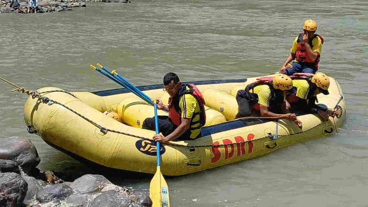 Rishikesh: महिला को बचाने के लिए नदी में कूदा मध्य प्रदेश का युवक, तेज बहाव में लापता, SDRF खोजबीन जुटी