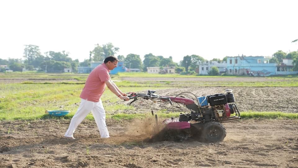 CM Pushkar Singh  Dhami stepped into the fields with his mother in khatima