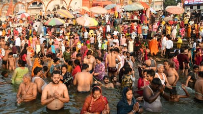 Somvati Amavasya Married women observed fast for enduring marital bliss circumambulated Peepal tree 108 times