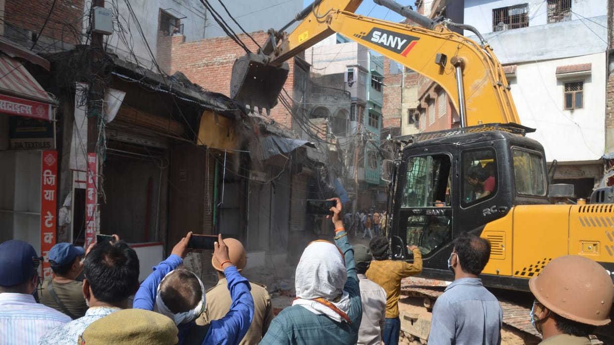 Bulldozer action taken against 13 buildings including one owned by retired IPS officer in Dalmandi Varanasi