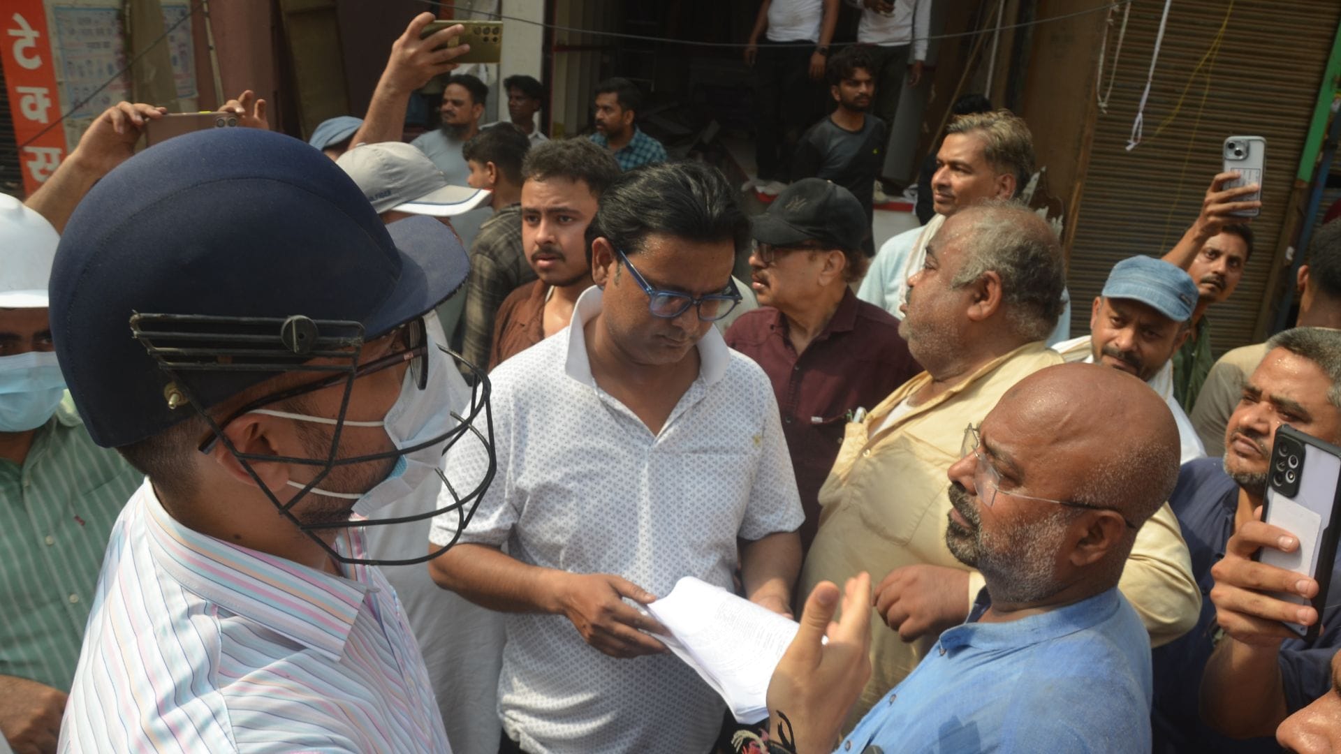 Bulldozer action taken against 13 buildings including one owned by retired IPS officer in Dalmandi Varanasi
