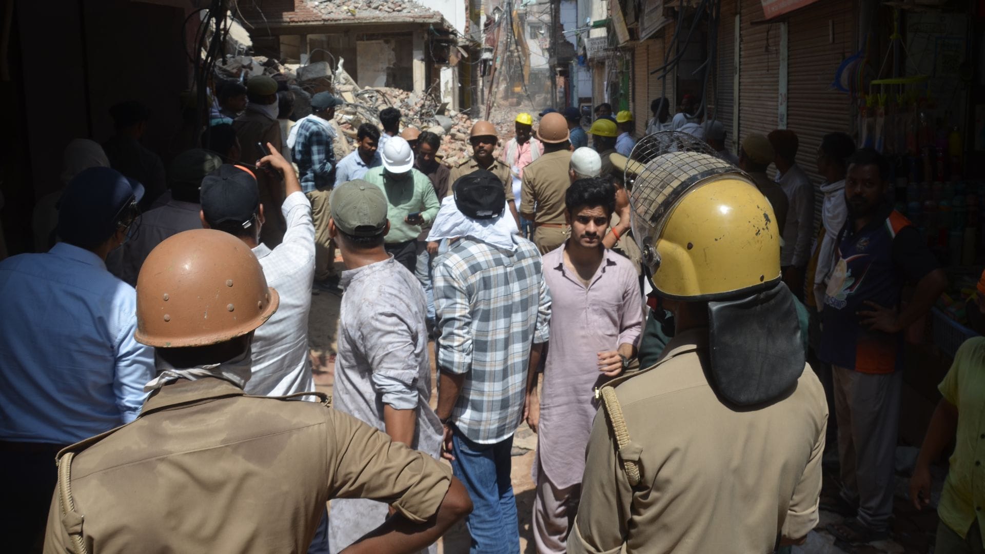 Bulldozer action taken against 13 buildings including one owned by retired IPS officer in Dalmandi Varanasi