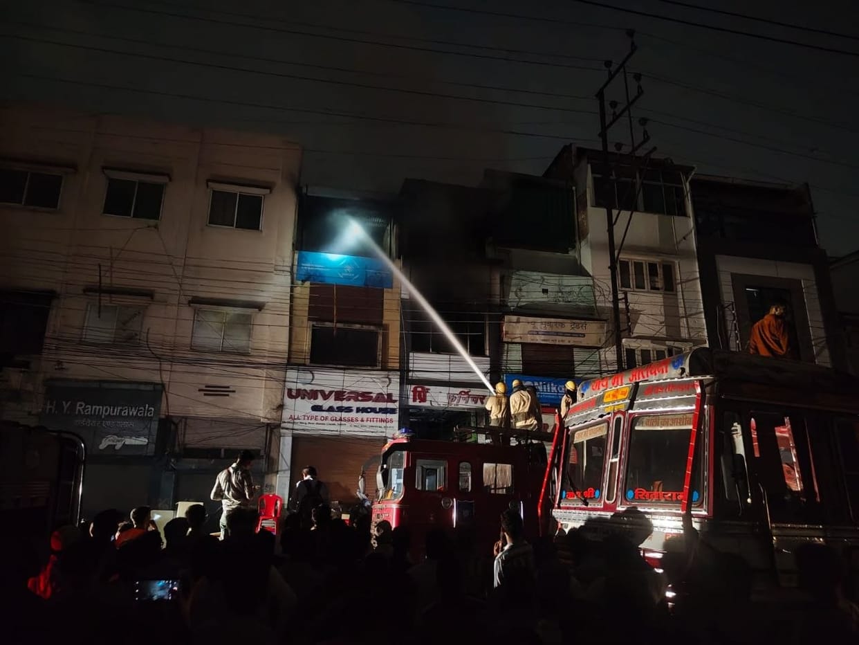 Indore News Fire Breaks Out at Furniture Shop in Jawahar Marg