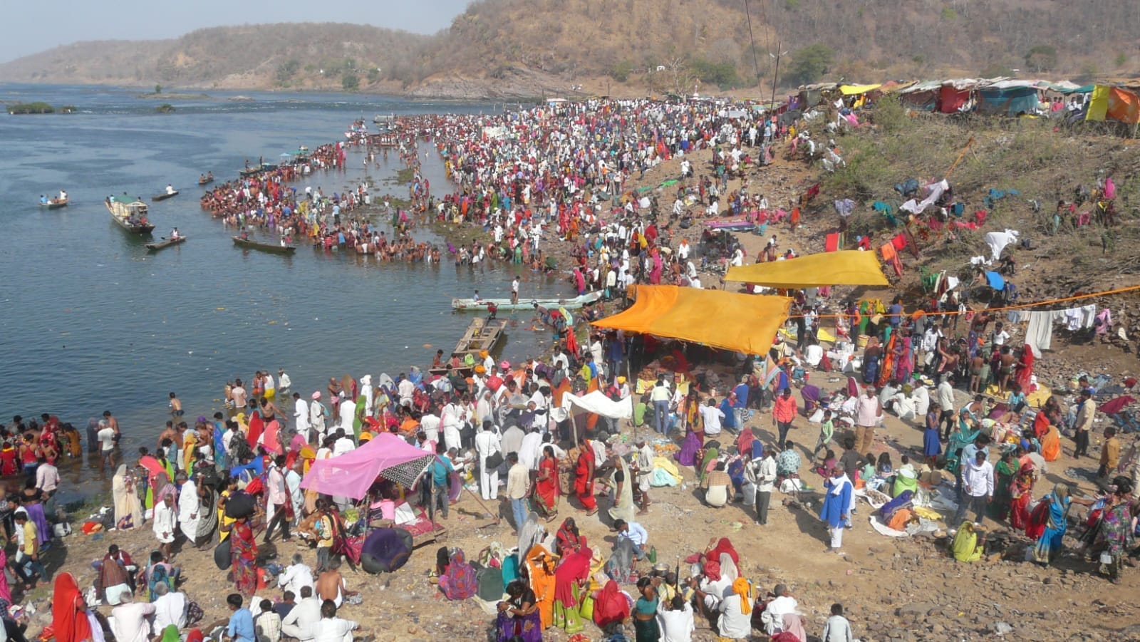 उमड़ी भीड़
