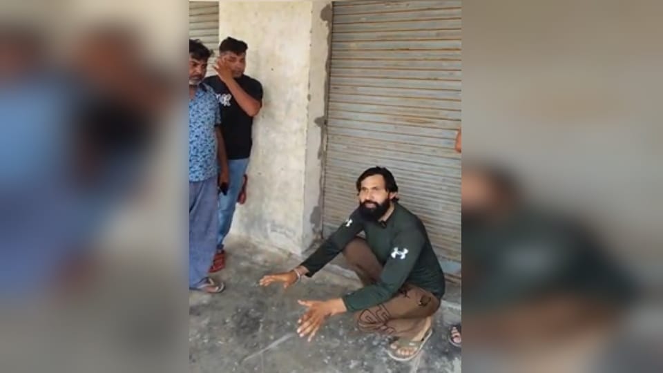 Farmers Protest Over Urea Shortage in Meerut, Threaten Self-Immolation, Warehouse Locked