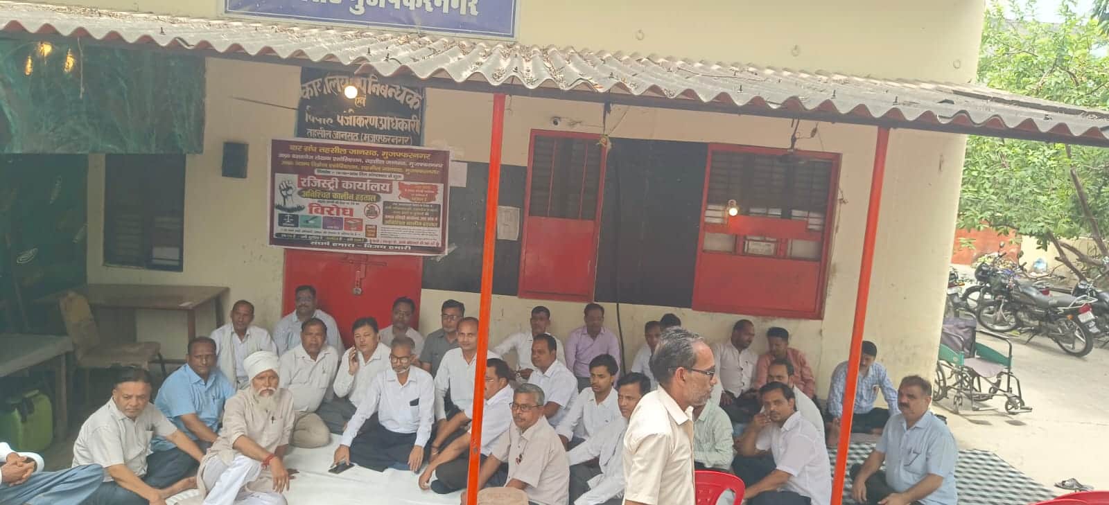 अधिवक्ताओं का धरना प्रदर्शन