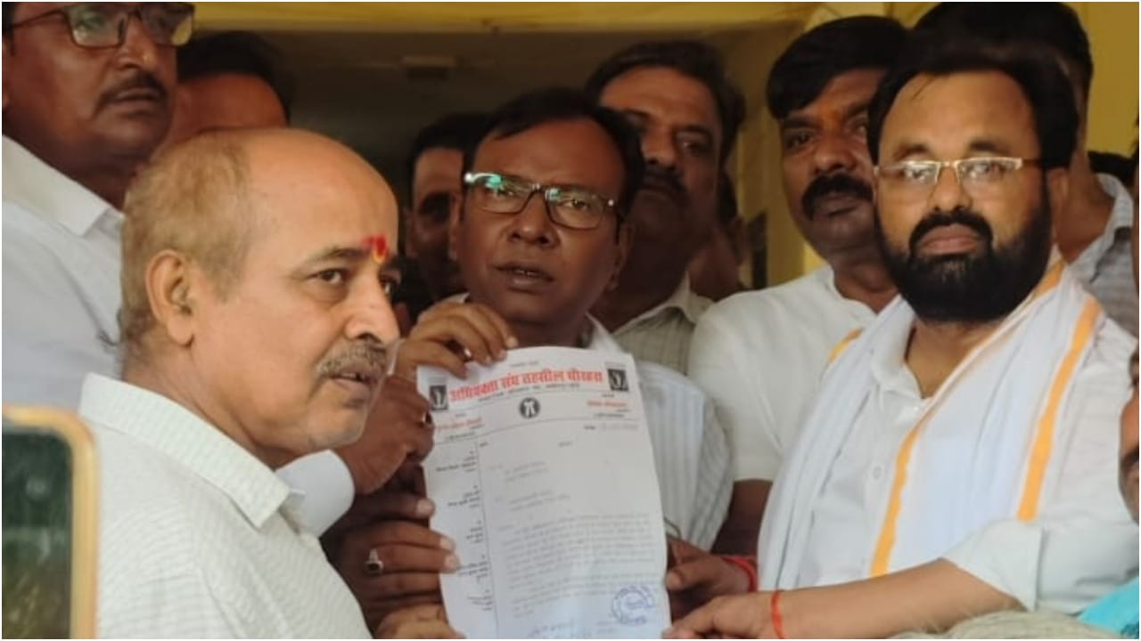 अधिवक्ताओं ने एसडीएम को दिया ज्ञापन