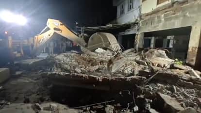 building collapses at the old vegetable market in Ambala; two people trapped under the debris; SDRF team reach