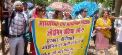 Schools have reopened, but teachers are on the streets: Selected candidates are sitting outside the DPI awaiti