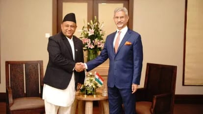 नेपाल के विदेश मंत्री और भारत के विदेश मंत्री की फाइल फोटो