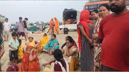 Four children drowned while bathing in the Rapti River at Madhopur in the Tiwaripur area of Gorakhpur.