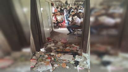 Baghpat: Filth Overshadows Rail Minister's Gift, Passengers Troubled by Poor Hygiene in Express Train