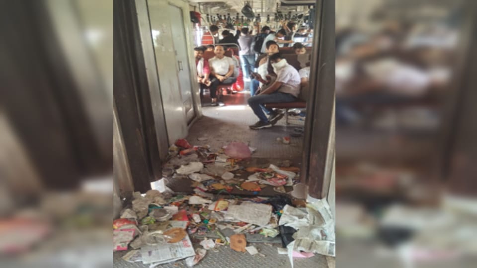 Baghpat: Filth Overshadows Rail Minister's Gift, Passengers Troubled by Poor Hygiene in Express Train