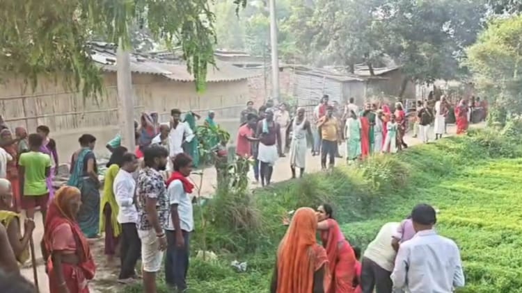 Bihar: मधुबनी में हाईवोल्टेज ड्रामा; आत्मदाह की कोशिश के बाद भीड़ का तांडव, कोर्ट कमिश्नर की पिटाई