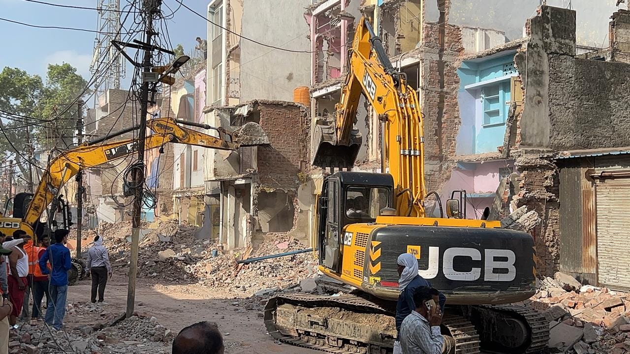 जिंसी से हटाए बाधक निर्माण।
