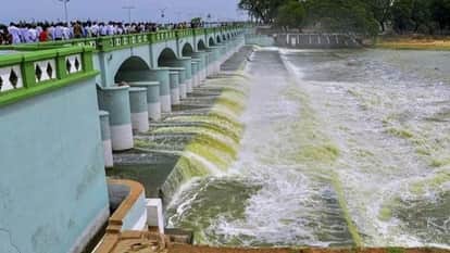 tamil nadu farmers protest in delhi against mekedatu dam project