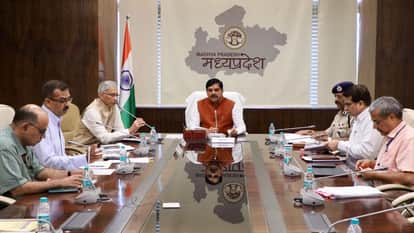 NEET: CM Dr. Mohan reviews the situation; directs police and officials to transport examinees in their own veh