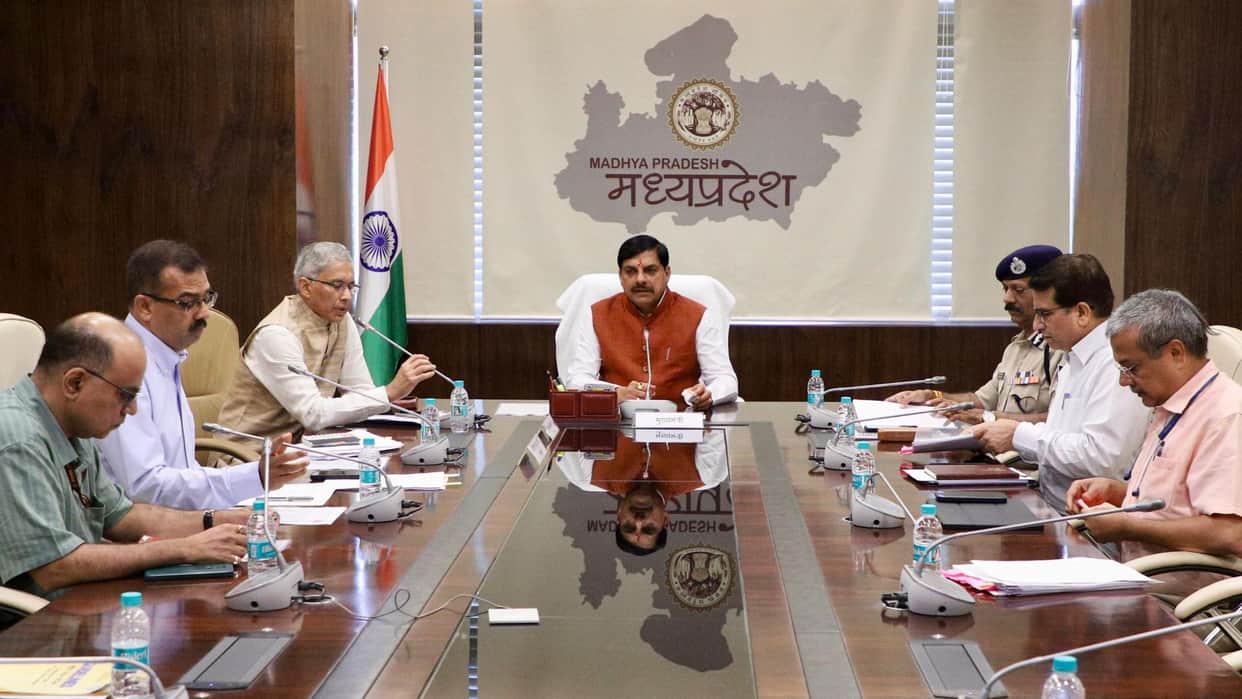 NEET: CM Dr. Mohan reviews the situation; directs police and officials to transport examinees in their own veh