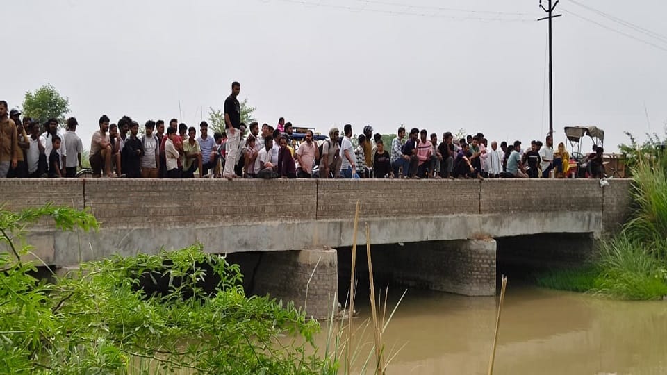 Mutilated body of a woman found in Hathras branch canal