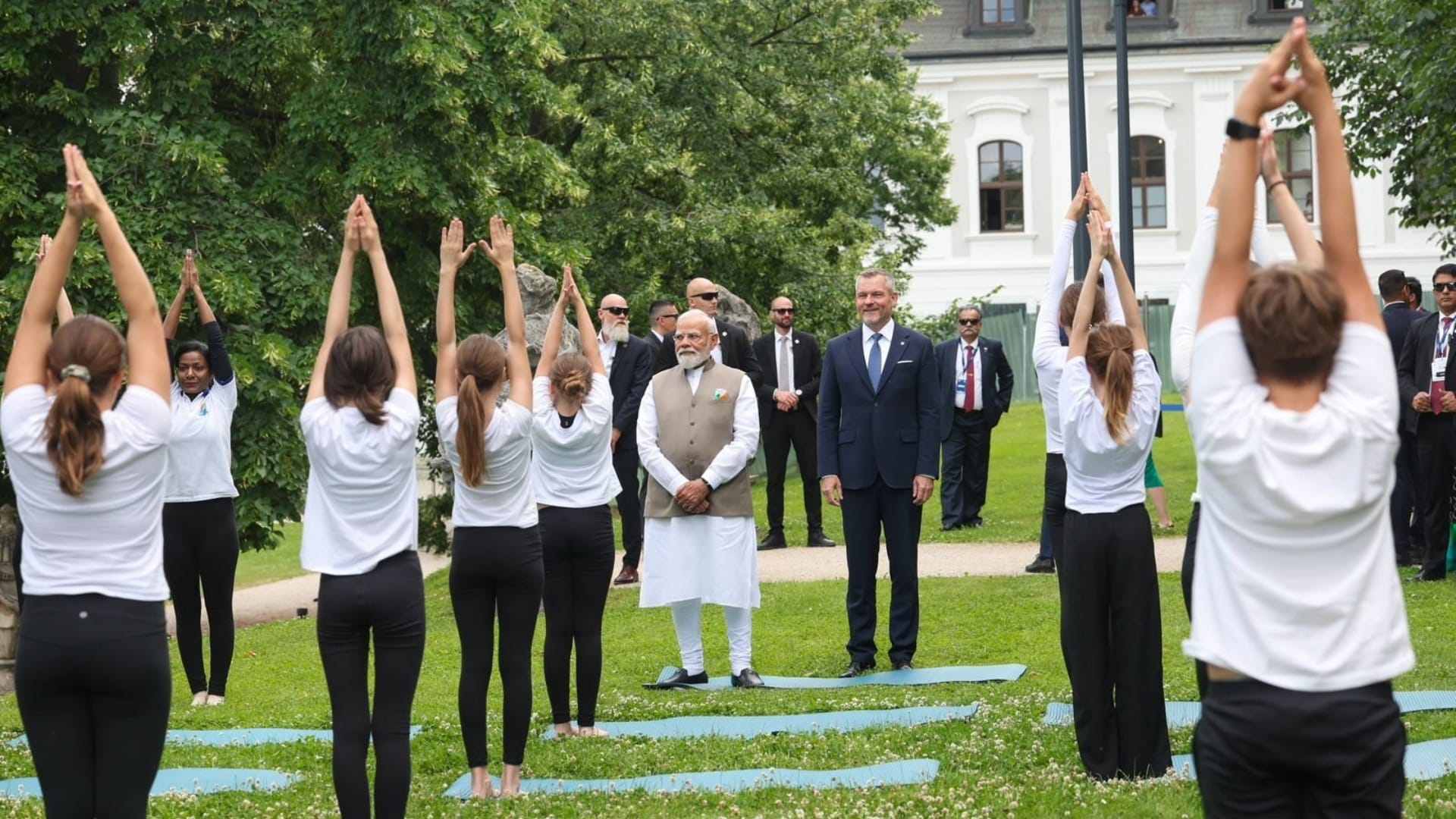 PM modi speaks of a Banaras connection in Bratislava, Praises artists and shares a special thought