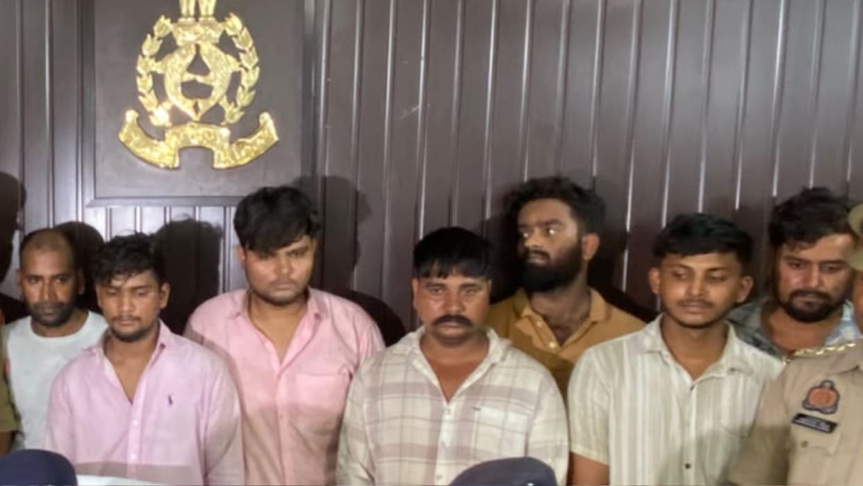 Seven accused arrested for smuggling illegal weapons in varanasi