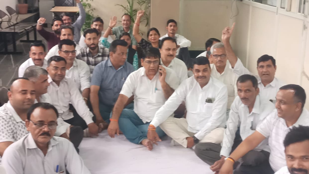Shamli: Lawyers Strike Against E-Registry System, Registration Work Halted Across Three Tehsils