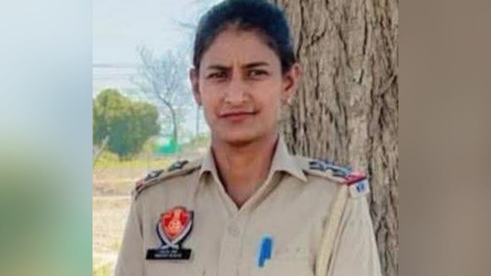 Bathinda Car collides with tractor on Bathinda-Mansa Road Mansa Women Police Station SHO killed