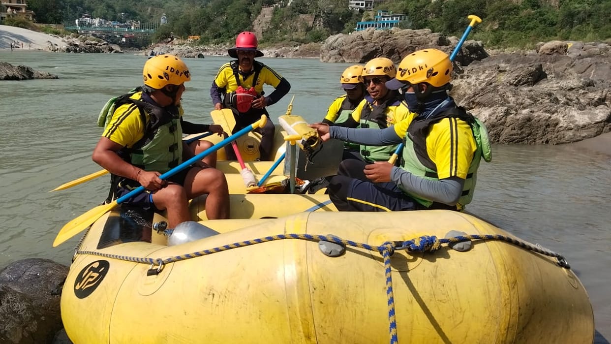 Young man from Noida swept away by river while bathing at Sai Ghat seven youths group visiting Rishikesh