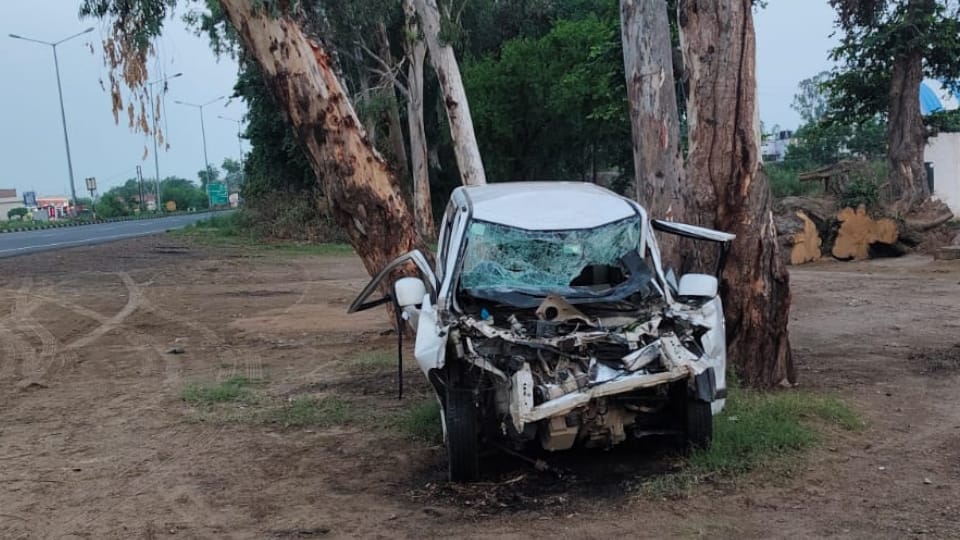 Road Accident on Magalganj National Highway WagonR crashes into tractor-trolley IN Lakhimpur