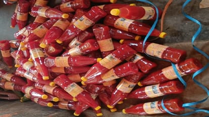 देहली गेट थाने के पीछे पकड़ी गई नकली सॉस