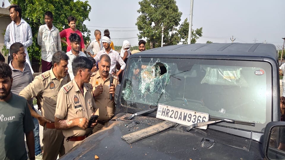 Agra Chaos After Fatal Thar Crash: Villagers Stone Police 11 Personnel Injured