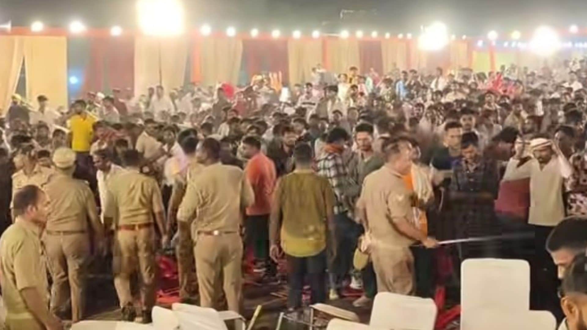 Crowd out of control seeing Bhojpuri star Pawan Singh police force after barricades break six injured