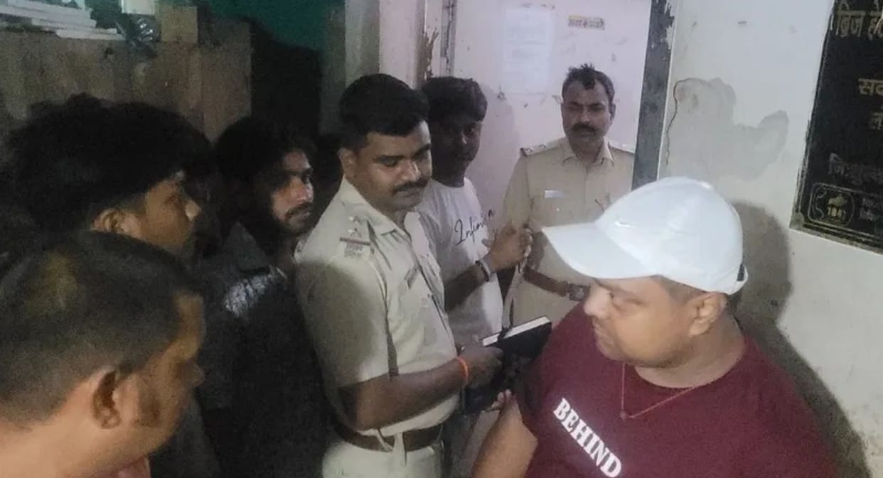 Bihar Crime Salon Owner Shot After Resisting Mobile Theft Critical
