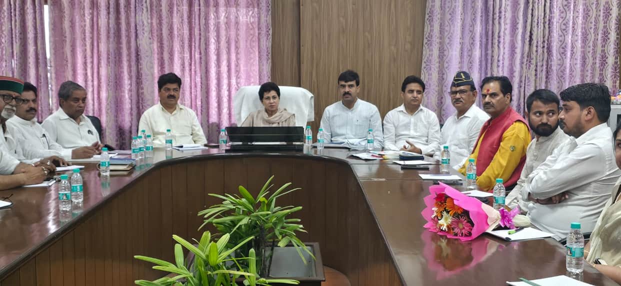 Uttarakhand Congress formulate strategy on election issues and booth management with Kumari Selja