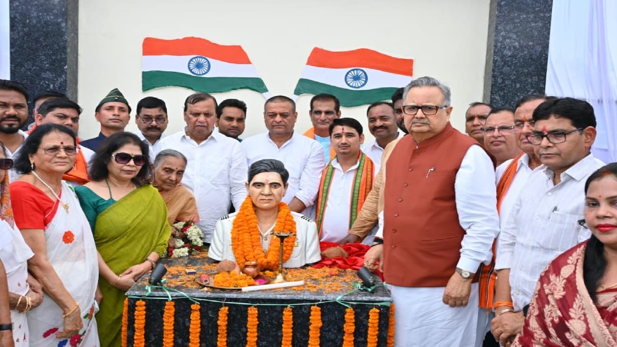 Baloda Bazar-Bhatapara: Assembly Speaker Raman Singh unveiled Chhattisgarh Mahtari and Martyr Khonde statues