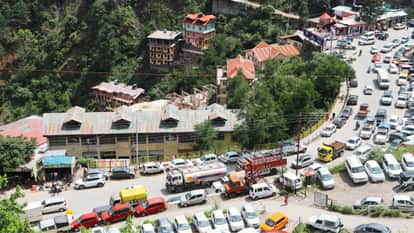 shimla traffic jam seven lakh tourists monthly 40 thousand vehicles daily pressure on city