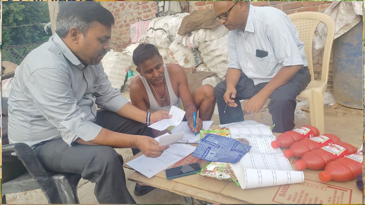 The Food Department raided a location in Gorakhpur and seized 350 kg of spoiled sauce.