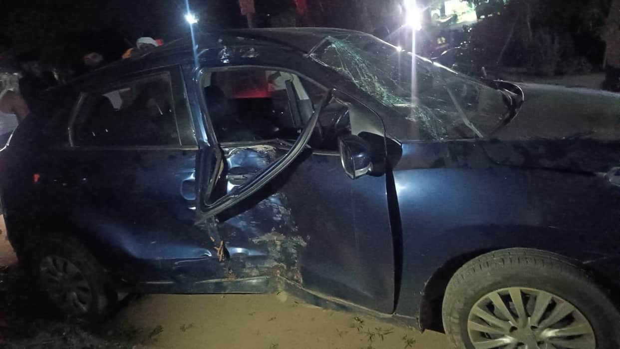 Gonda: Car crashes into tree; manager of women's college dies.