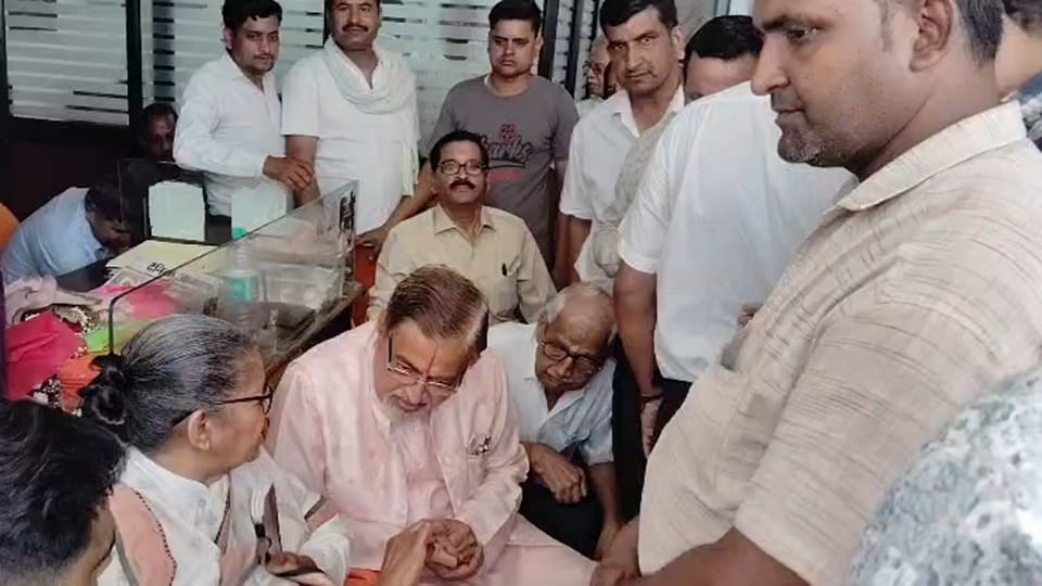 Sambhal: People angered by externment youth; State Minister Gulab Devi residence besieged