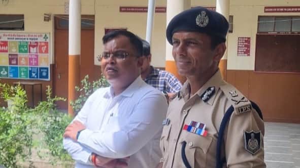कलेक्टर और कमिश्नर खुद पहुंचे केंद्रों पर।