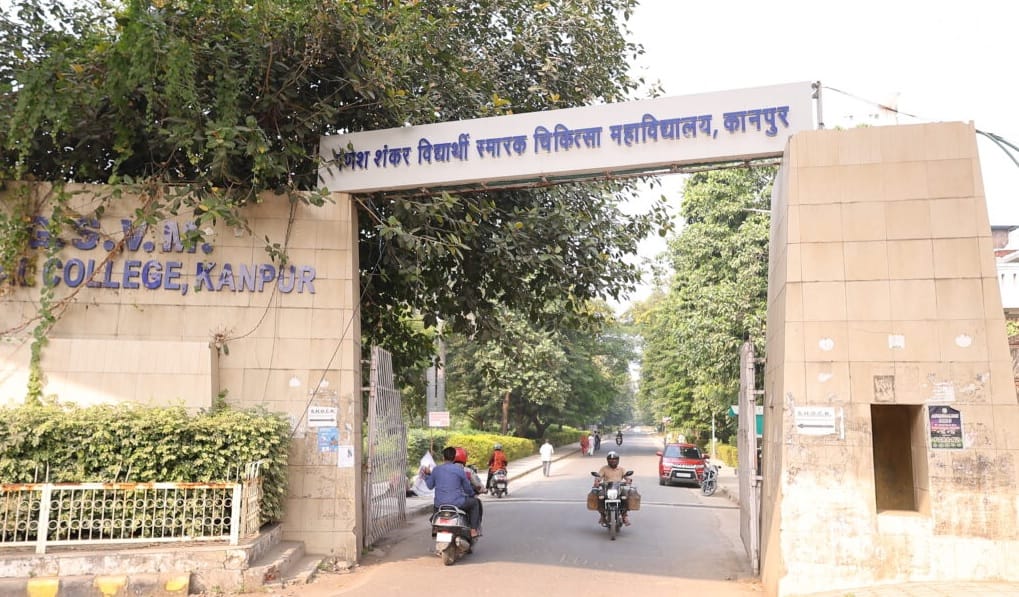 Kanpur: ‘मोबाइल बना हाथों का दुश्मन’, स्मार्टफोन का अत्यधिक इस्तेमाल बना कमजोरी की वजह, जीएसवीएम की केस स्टडी