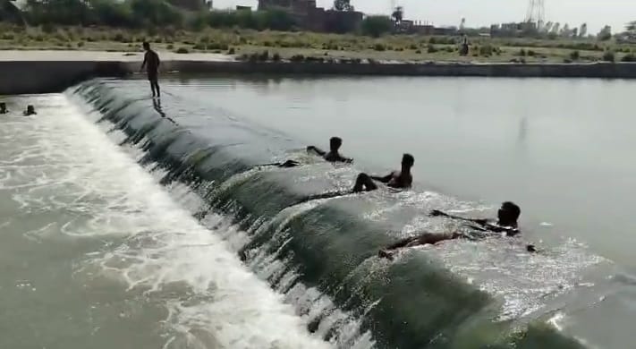 Kanpur Pandu River dam turns into death trap deadly stunts performed for reels and selfies